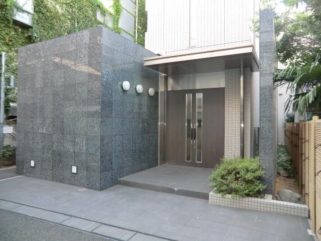 エントランス　オートロック付きのエントランス