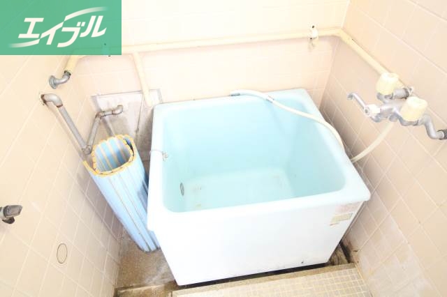 バス・シャワールーム　バスルームに窓付き