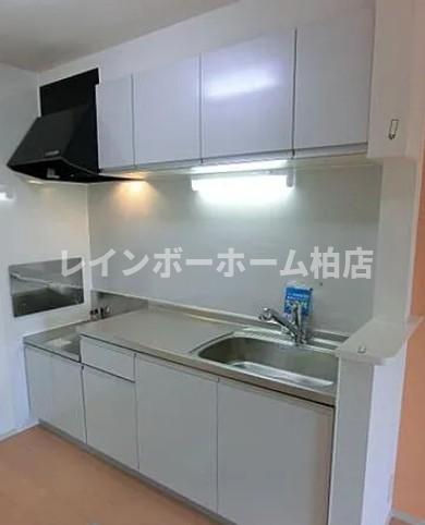 キッチン　コンパクトなキッチンで掃除もラクラク