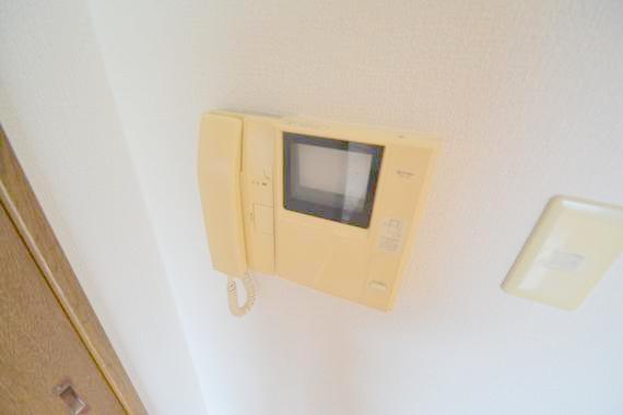 セキュリティ　TVモニターホンで来客が誰か確認してから開けて下さいね