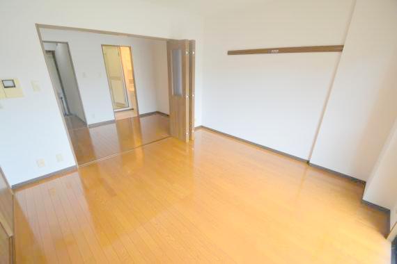 その他部屋・スペース　ゆとりのあるベッドルームで快適な睡眠をとってくださいね。