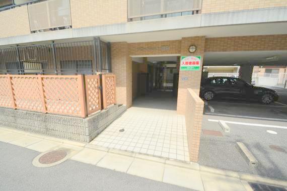 エントランス　綺麗なエントランスです。