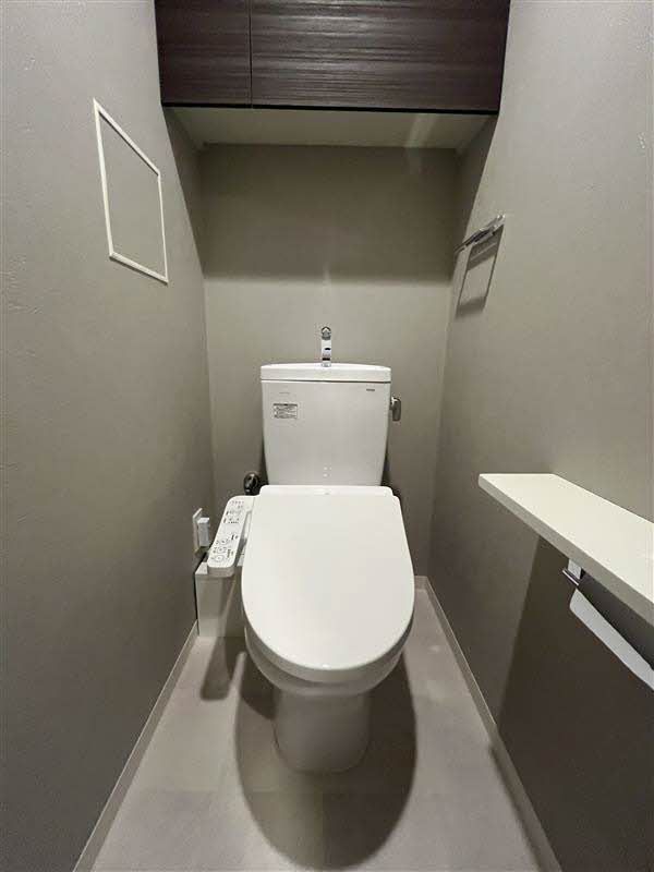 トイレ　洗浄便座付きトイレ