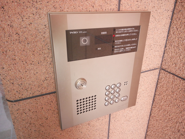 エントランス　★オートロック付で防犯面も安心ですね★