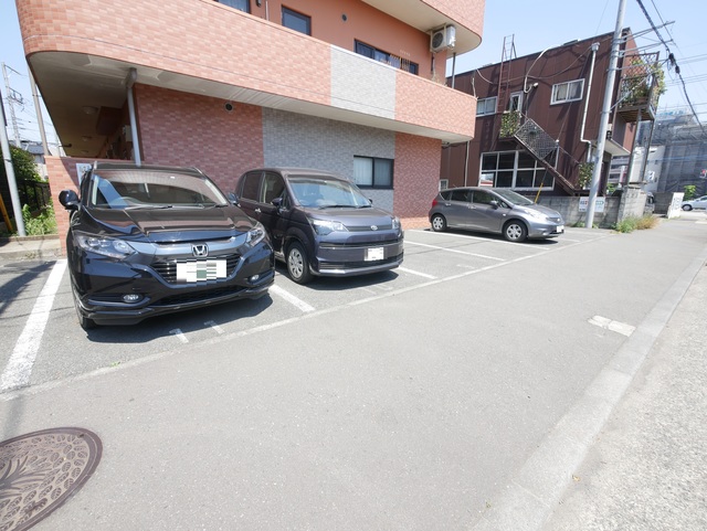 駐車場　★敷地内に舗装された駐車場がございます★