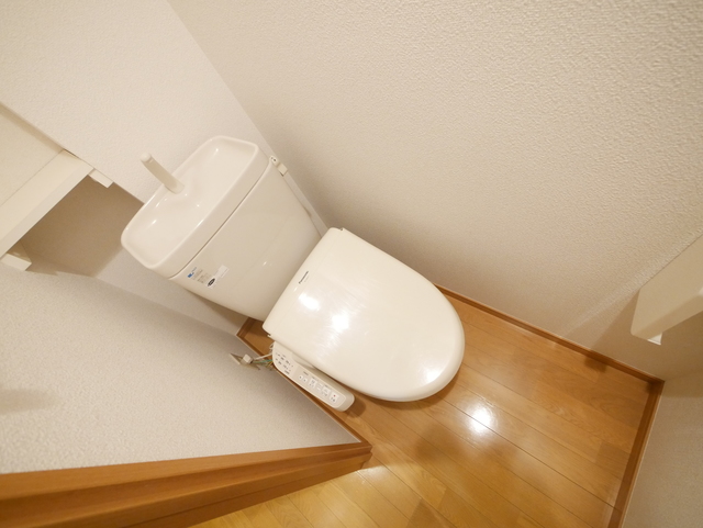 トイレ　★嬉しい温水洗浄便座付のトイレです★