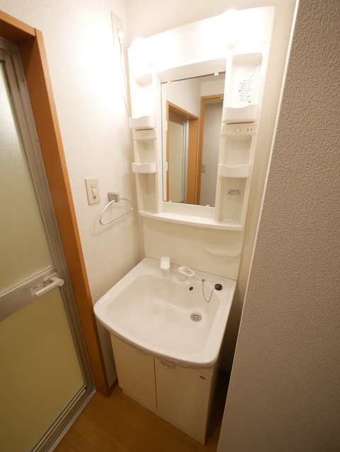 洗面設備　★独立洗髪洗面台があり、忙しい朝の準備にも心強いですね★