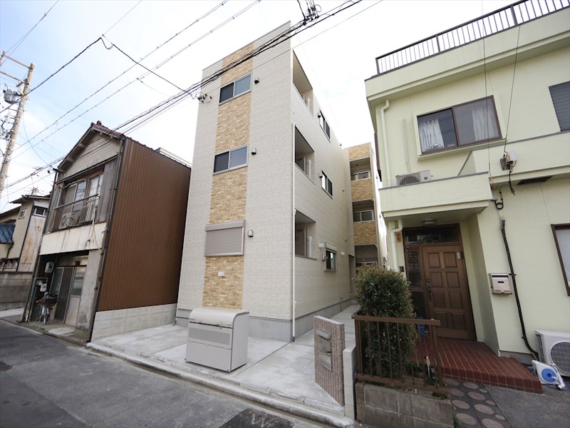 建物外観　外観　オートロック付　宅配ＢＯＸ有り　デザイナーズ