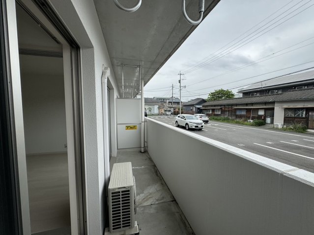 バルコニー　反転間取り部屋写真使用