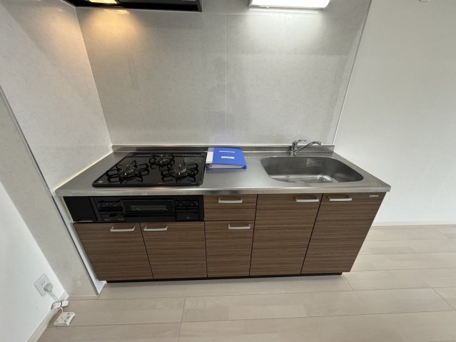 キッチン　反転間取り部屋写真使用