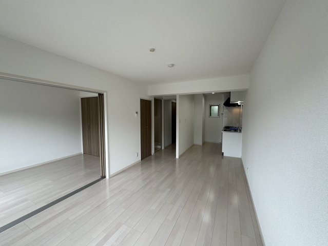 居室・リビング　反転間取り部屋写真使用