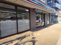 コンビニ　セブンイレブン 中野中央5丁目店（コンビニ）まで208m