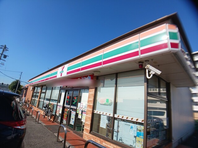 コンビニ　セブンイレブン（コンビニ）まで587m