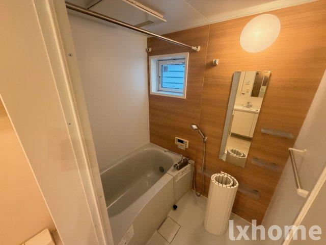 バス・シャワールーム　コンパクトで使いやすいお風呂です