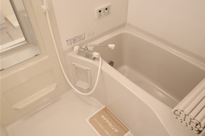 バス・シャワールーム　追焚き給湯、シャワー