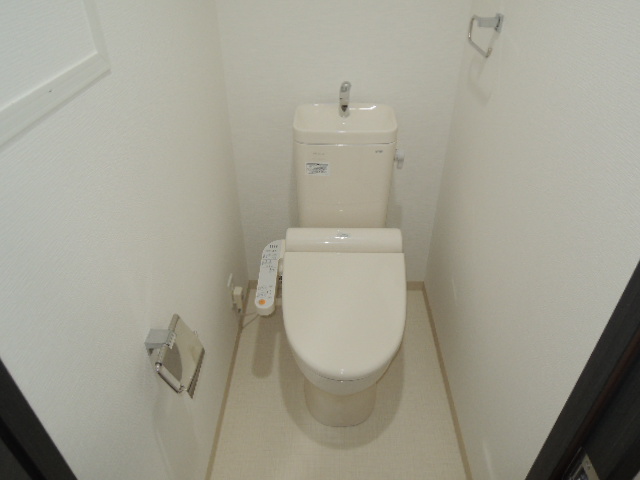 トイレ　大きなものも収納できそうです