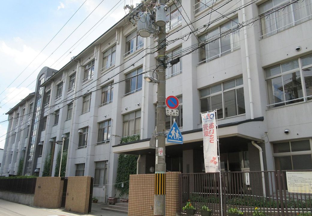 中学校　桃谷中学校（中学校）まで613m