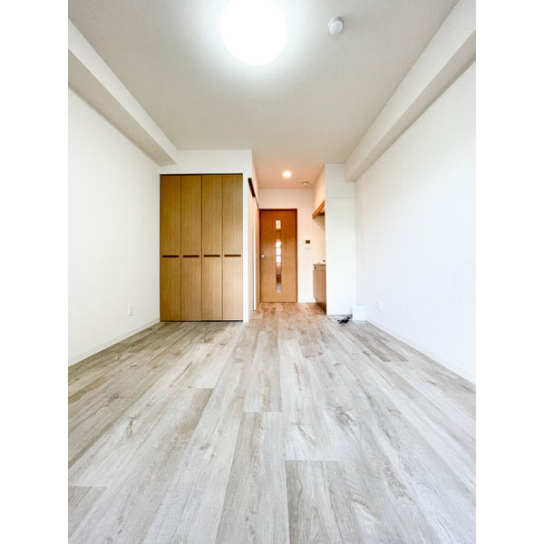 居室・リビング　同型タイプの写真です。色が異なる場合があります。現況優先。