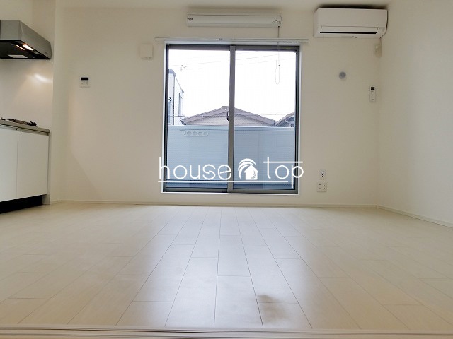 居室・リビング　リビングにはエアコン付きですよ♪