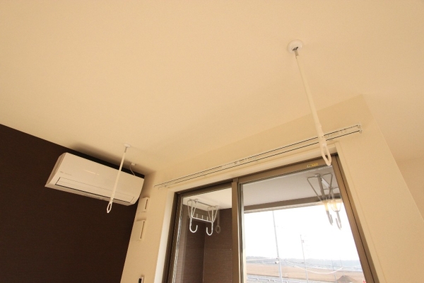 その他設備　室内物干し付きで雨の日も洗濯物が干せます♪