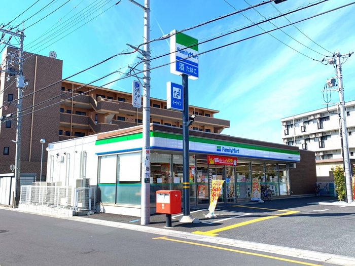 コンビニ　ファミリーマート（コンビニ）まで120m