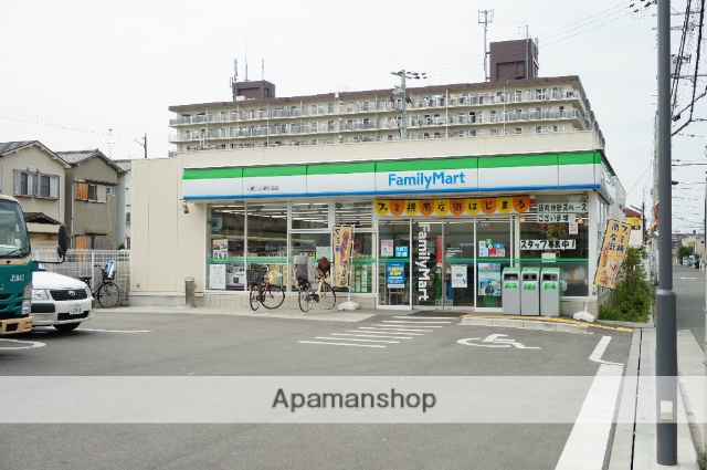 コンビニ　ファミリーマート（コンビニ）まで789m