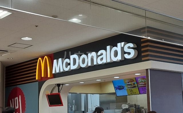 飲食店　マクドナルド 光音寺バロー店（飲食店）まで575m