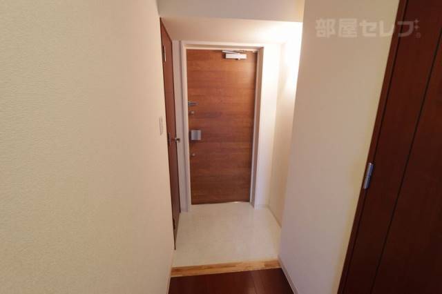 玄関　※５０６号室の写真を参照しています