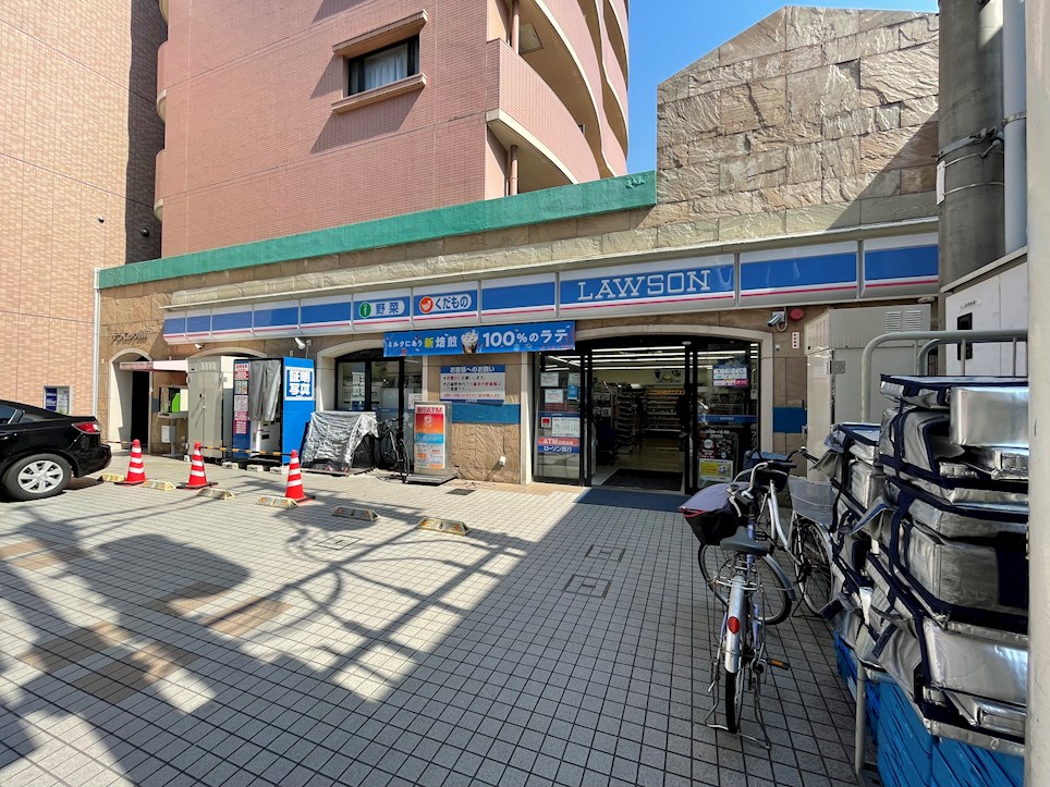 コンビニ　ローソン 福岡西新五丁目店（コンビニ）まで385m
