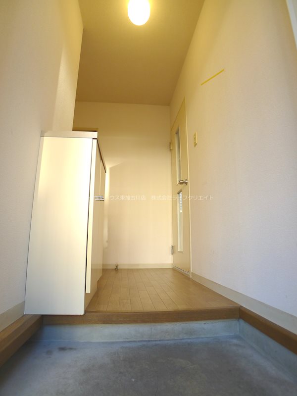 玄関　写真は別室