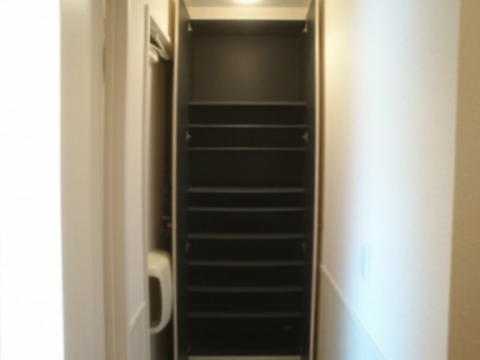 玄関　こちらの物件はMODE不動産なら割引対象の１部屋です。