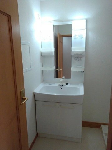 洗面設備　スペースが確保できる洗面所です