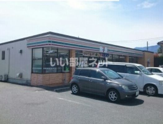 コンビニ　セブンイレブン甲斐中下条店（コンビニ）まで886m