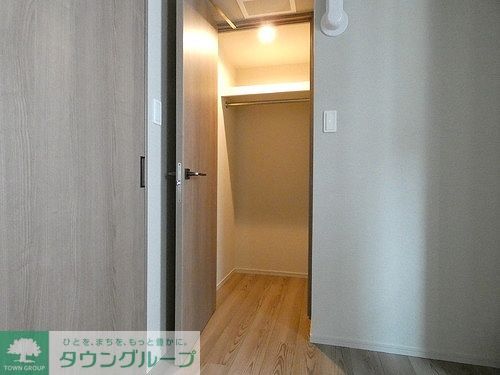 その他設備　ウォークインクロゼット　（洋室　約５.０畳）