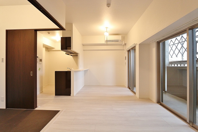 居室・リビング　家具の配置が楽しめるリビングですね