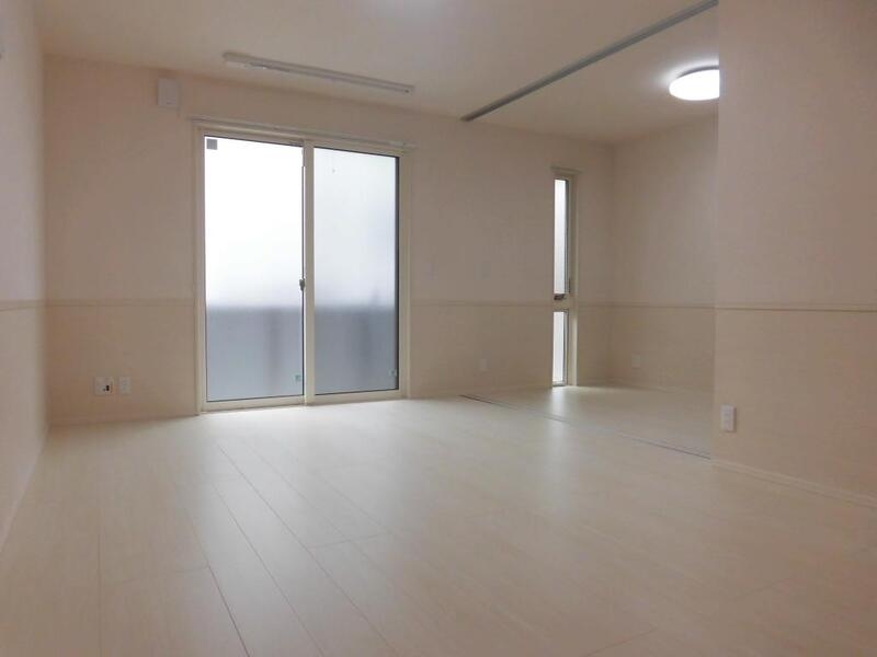 居室・リビング　白を基調とした明るいリビングです