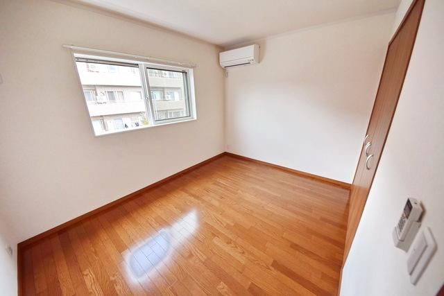 居室・リビング　★北側の6帖洋室です★