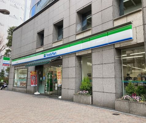 コンビニ　ファミリーマート 初台交差点前店（コンビニ）まで257m