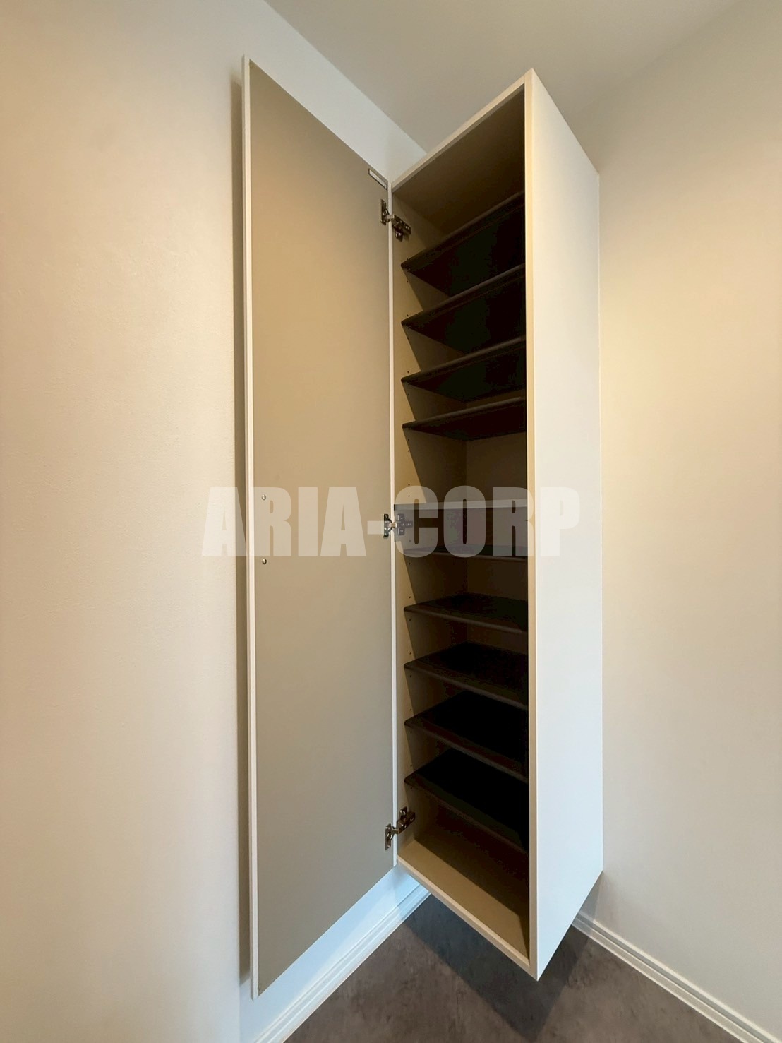 玄関　縦型シューズBOX完備♪