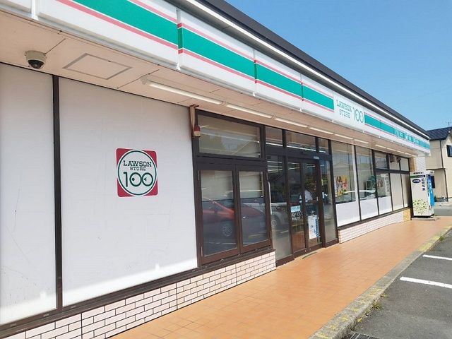 コンビニ　ローソンストア100（コンビニ）まで300m