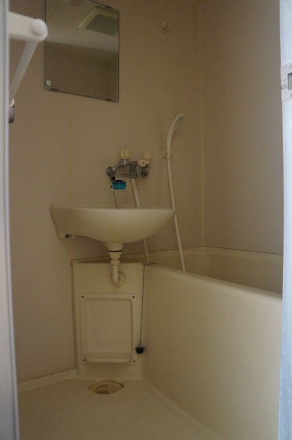 バス・シャワールーム　使いやすい☆洗面ボウルと一体型のバスルームです♪