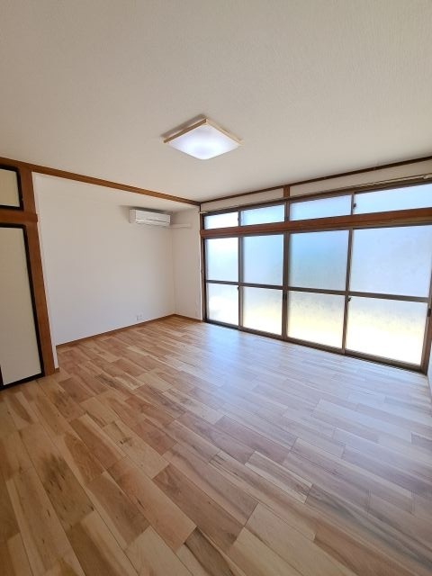 居室・リビング　東側洋室