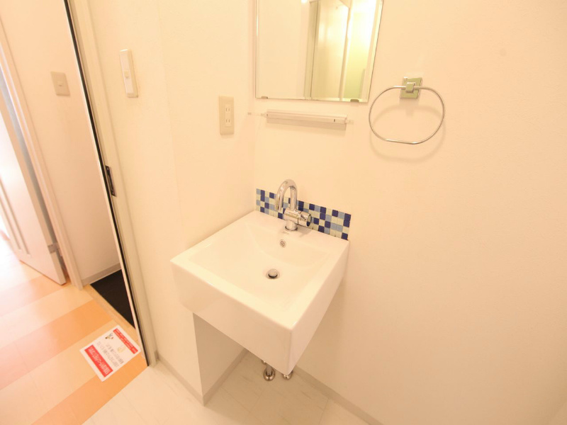 洗面設備　脱衣所　オシャレな独立洗面台付