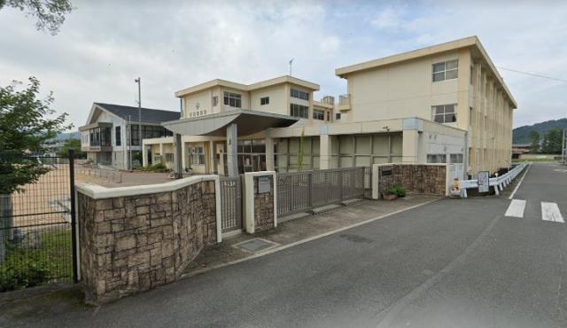 小学校　たつの市立半田小学校（小学校）まで2300m