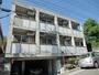 鶴川駅よりバス10分 徒歩1分 築27年2ヶ月 3階建の賃貸物件