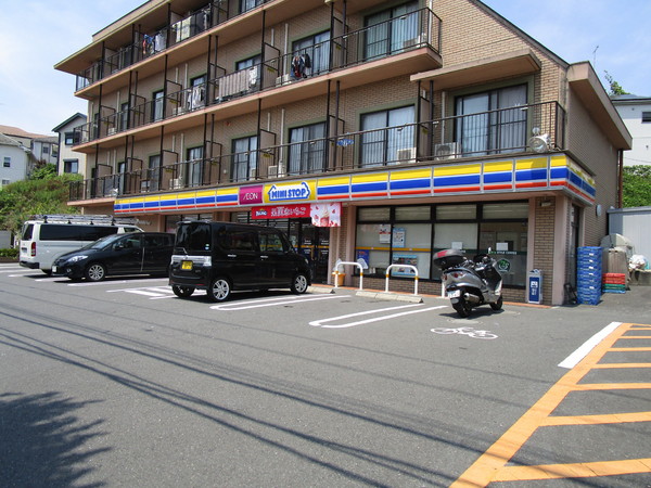 コンビニ　ミニストップ町田和光学園前店（コンビニ）まで694m