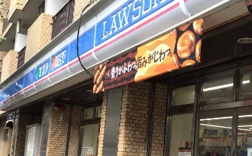 コンビニ　ローソン新宿山吹町店（コンビニ）まで297m