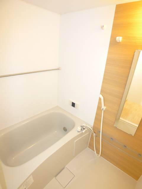 バス・シャワールーム　追い焚き機能付きのバスルーム