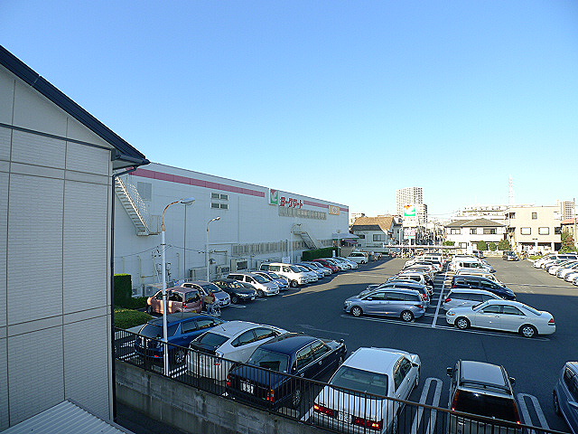 スーパー　ヨークマート（スーパー）まで579m