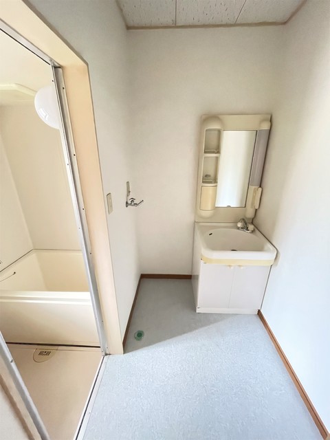洗面設備　※参考写真の為、102号室の写真です